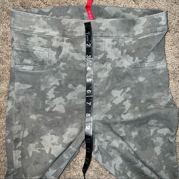 SPANX Women’s Jeanish Camo Leggings Size Small (2-4) Stone Wash Camo - Picture 5 of 11